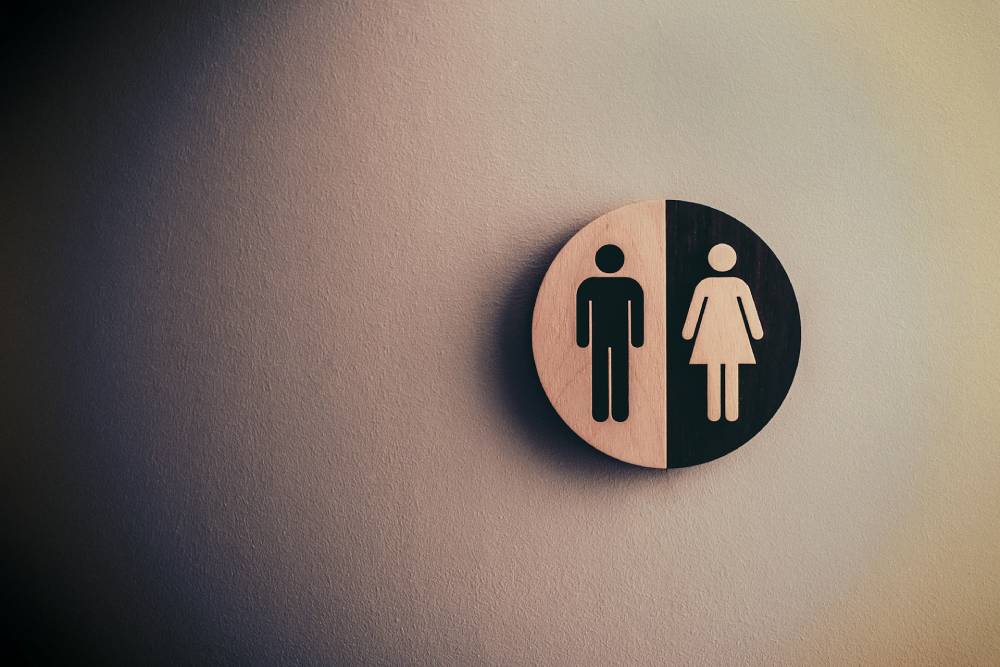 un simbolo stilizzato della figura di uomo e donna